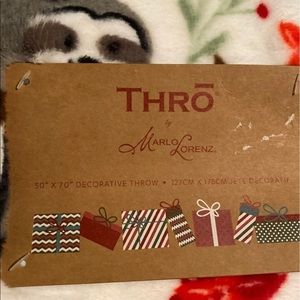 Christmas sloth blanket NWT